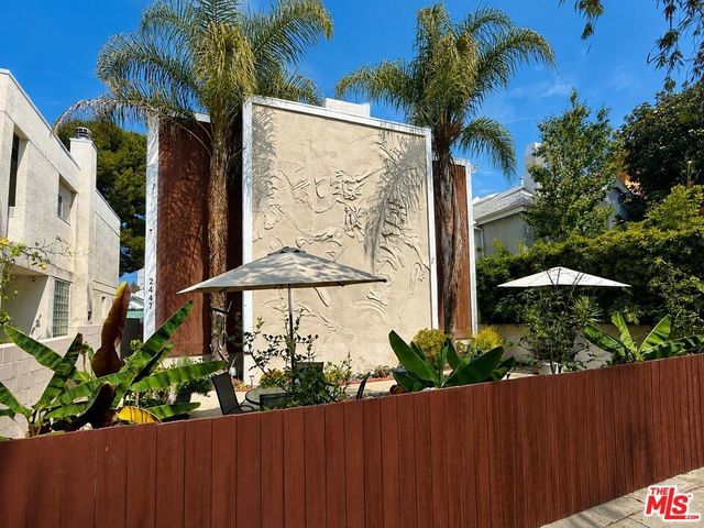 2447 Chelsea Place, Santa Monica