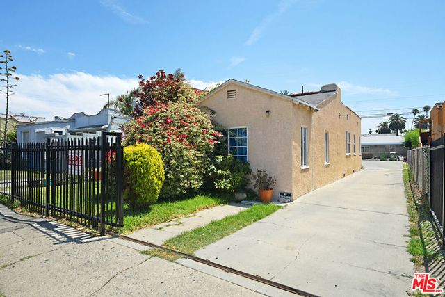 2664 S Redondo Boulevard, Los Angeles