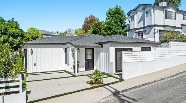 1561 2nd St Street, Manhattan Beach