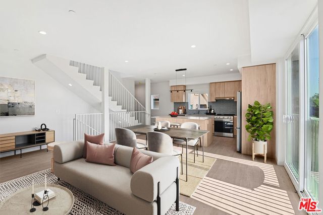 2523 S Orange Drive, Los Angeles