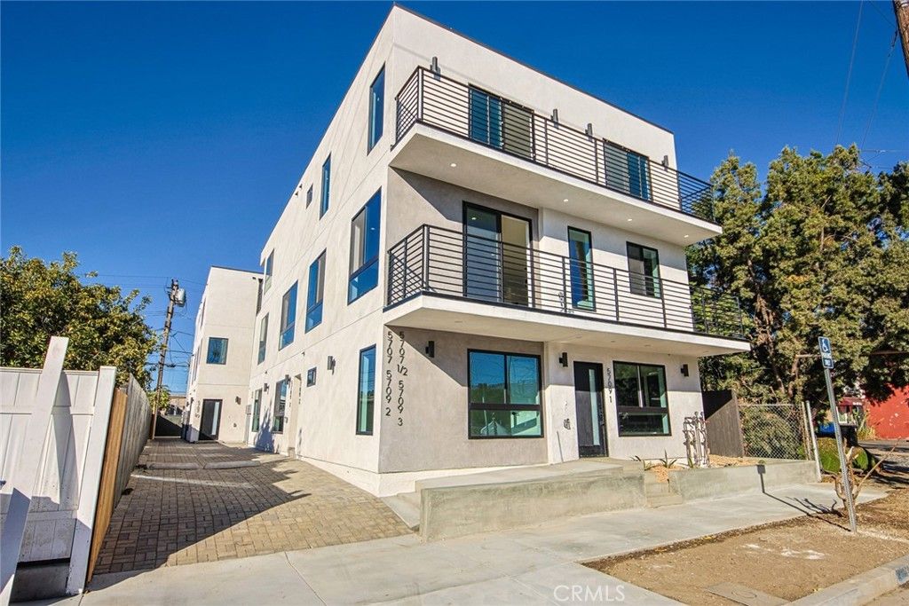 5709 Auckland, North Hollywood