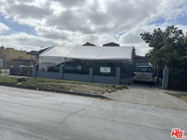 822 E 84th Place, Los Angeles