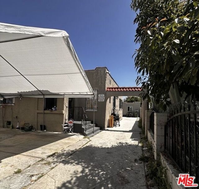 822 E 84th Place, Los Angeles