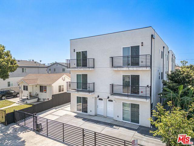 636 W 76th Street, Los Angeles