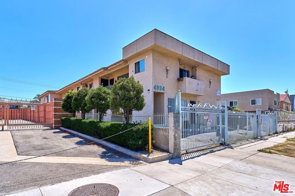4934 Maplewood Avenue, Los Angeles