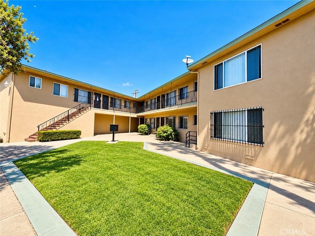 10203 England Avenue, Inglewood