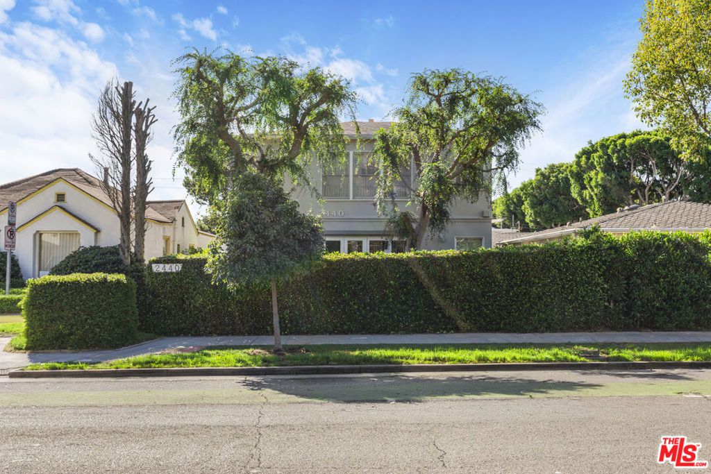2440 Arizona Avenue, Santa Monica