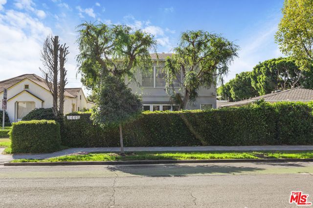 2440 Arizona Avenue, Santa Monica