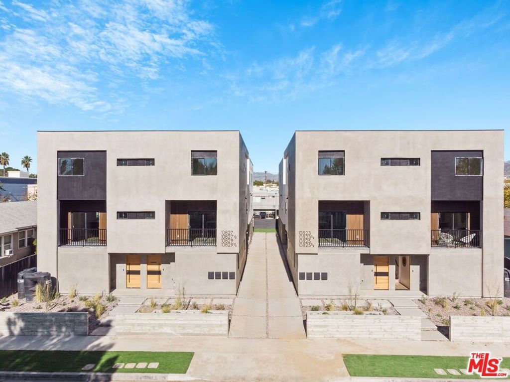10821 Hartsook Street, North Hollywood