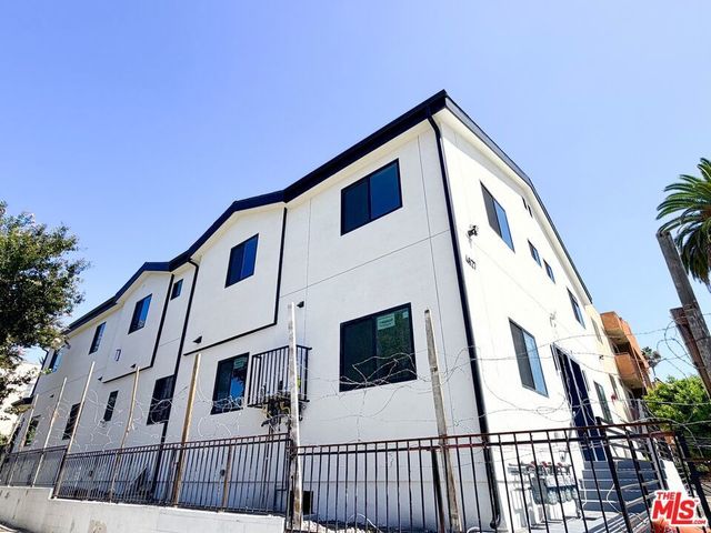 4627 Rosewood Avenue, Los Angeles