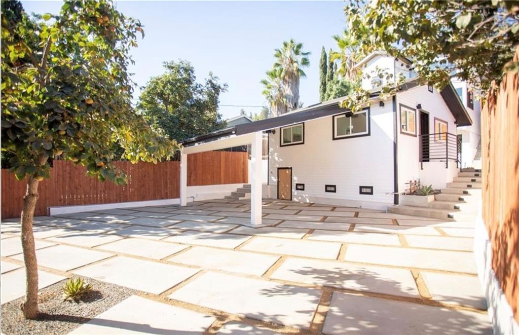 2290 Riverside Drive, Los Angeles