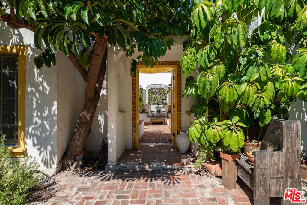 1633 Lemoyne Street, Los Angeles