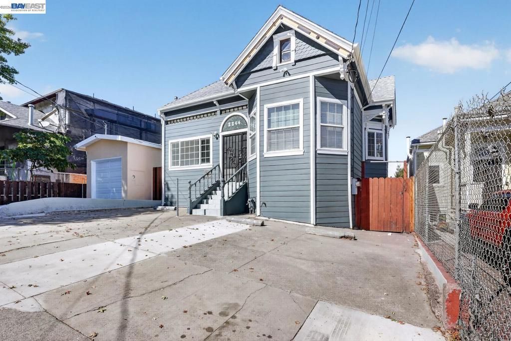 2244 E 20th St, Oakland