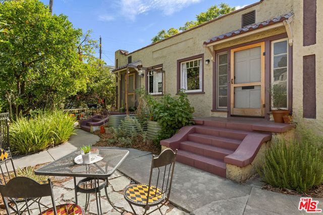 1560 Morton Avenue, Los Angeles