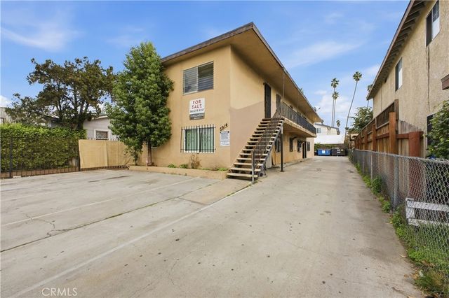 5914 S Hoover, Los Angeles
