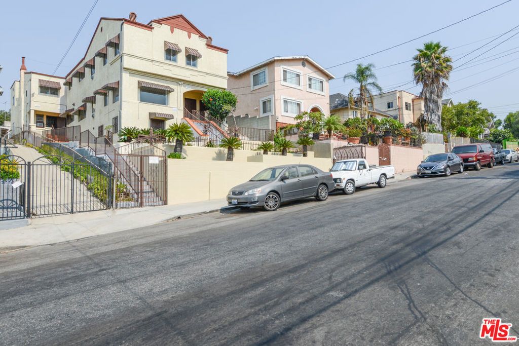 527 N Cummings Street, Los Angeles