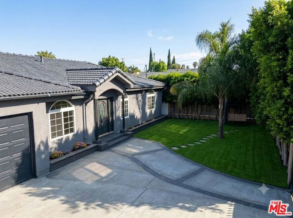 6742 Radford Avenue, Los Angeles