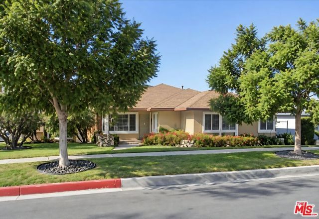5402 W 57th Street, Los Angeles