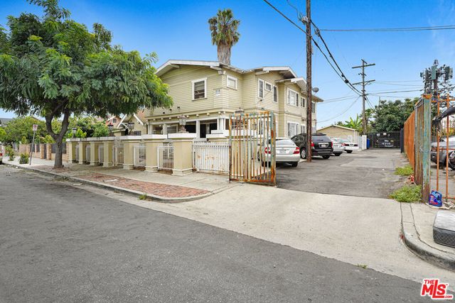 972 W 47th Street, Los Angeles