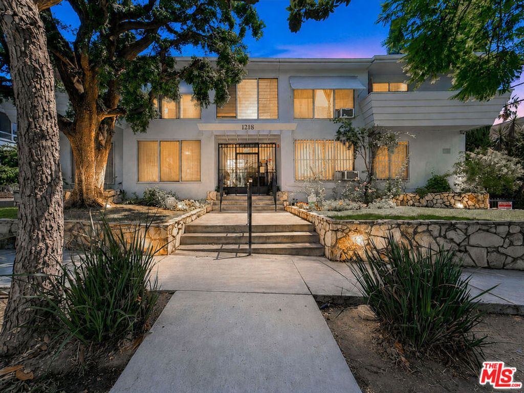 1218 N Laurel Avenue, West Hollywood