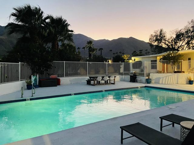 2724 N Junipero Avenue, Palm Springs