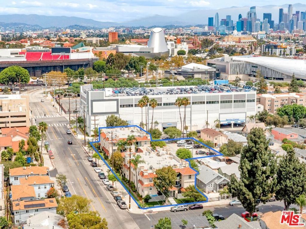 4060 S Hoover Street, Los Angeles