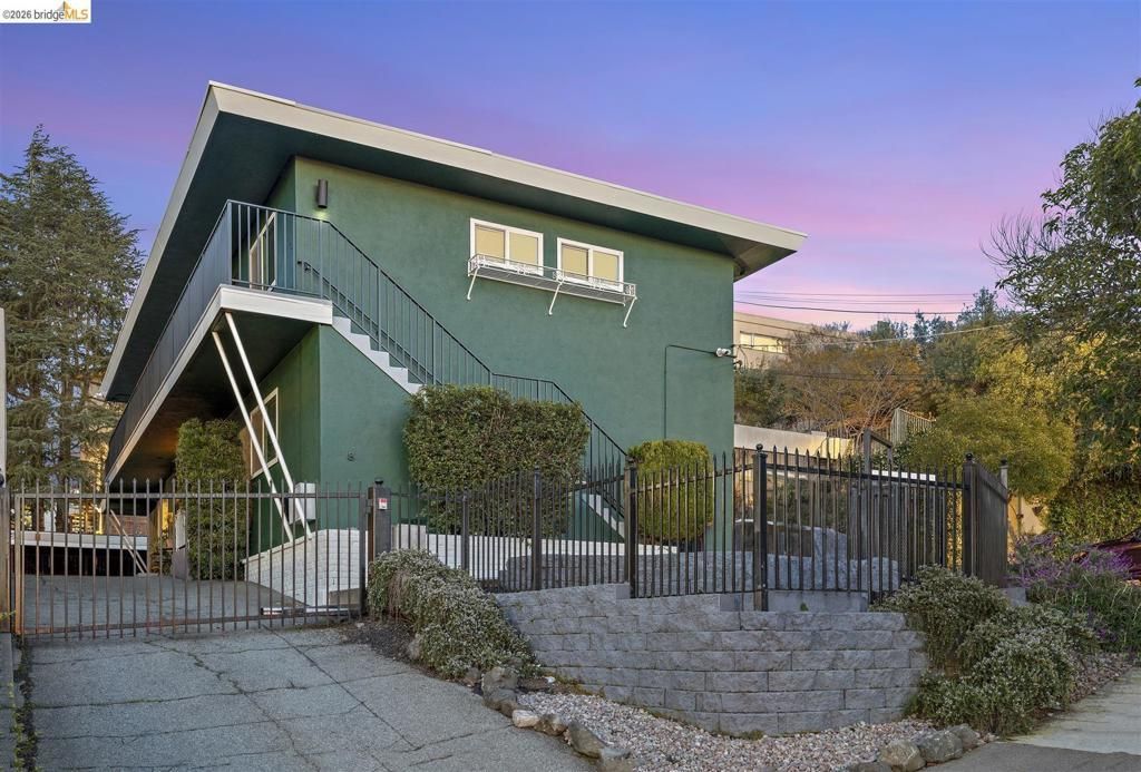 8 Whitmore Pl, Oakland