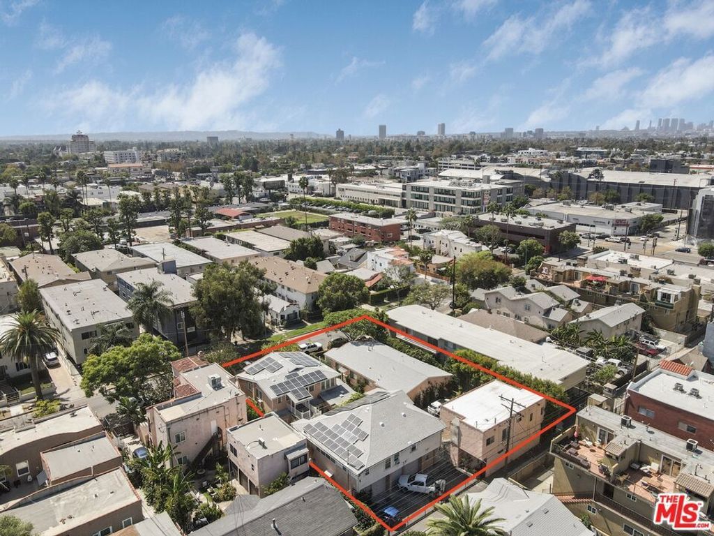 5913 Willoughby Avenue, Los Angeles