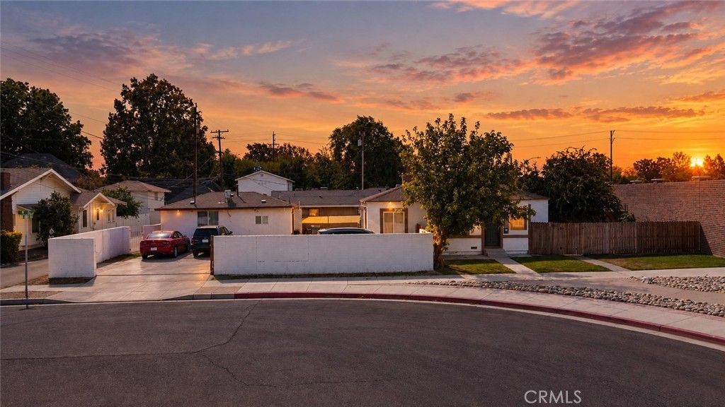 2321 B, Bakersfield