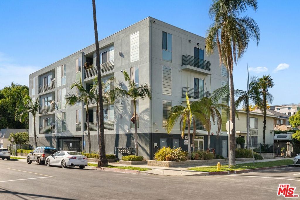 201 N Manhattan Place, Los Angeles
