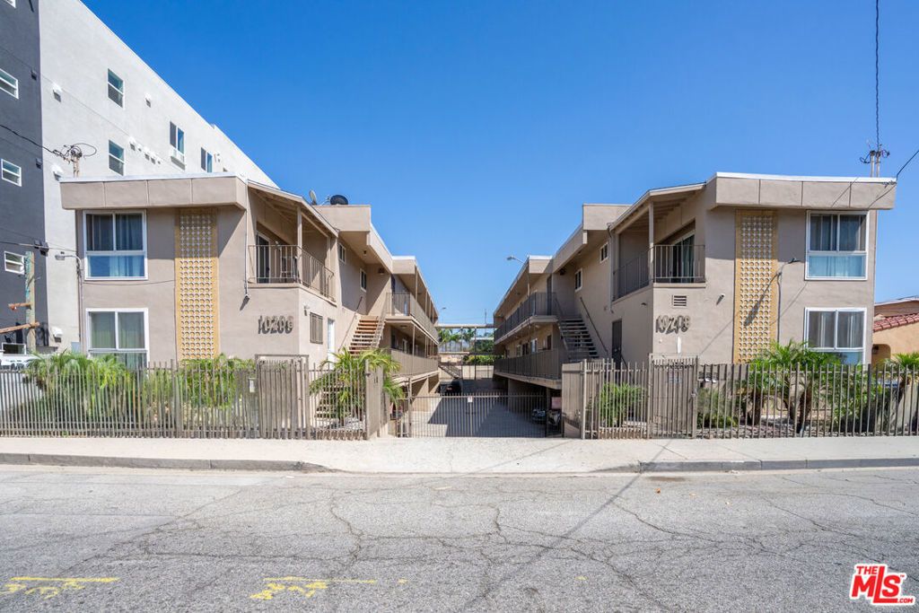 10206 S Inglewood Avenue, Inglewood