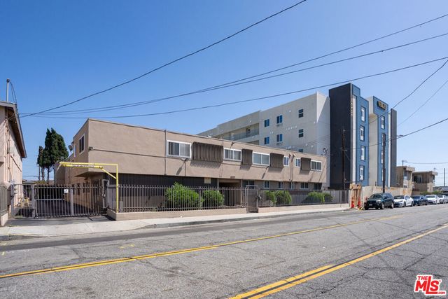 10130 S Inglewood Avenue, Inglewood