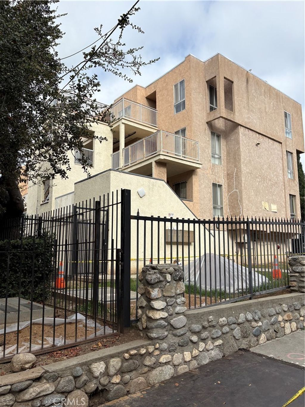 1095 N Raymond, Pasadena