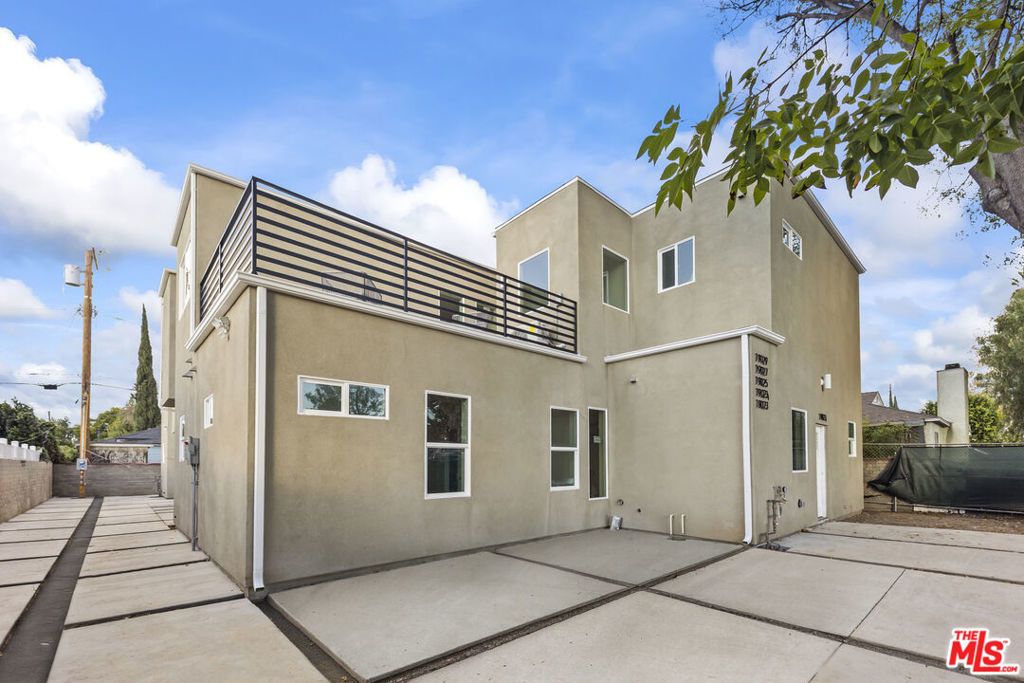 19025 Bassett Street, Los Angeles
