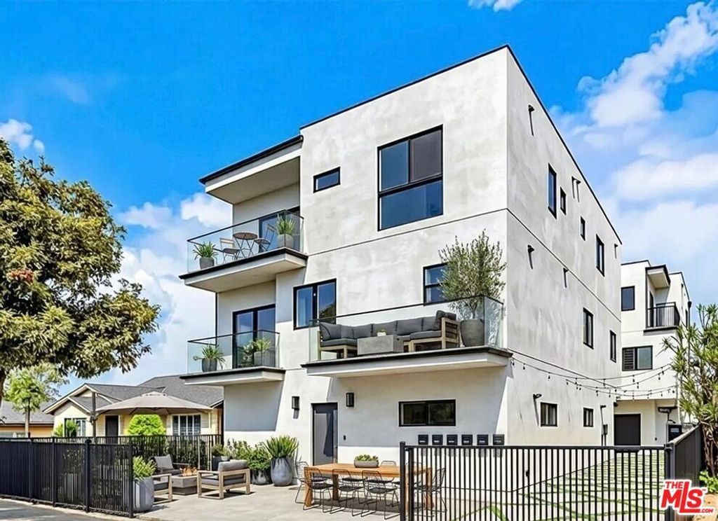 4703 Saturn Street, Los Angeles