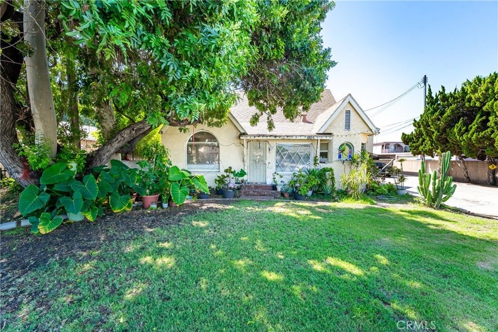 10036 10044 Alondra, Bellflower