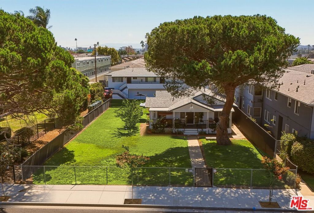 831 Centinela Avenue, Inglewood