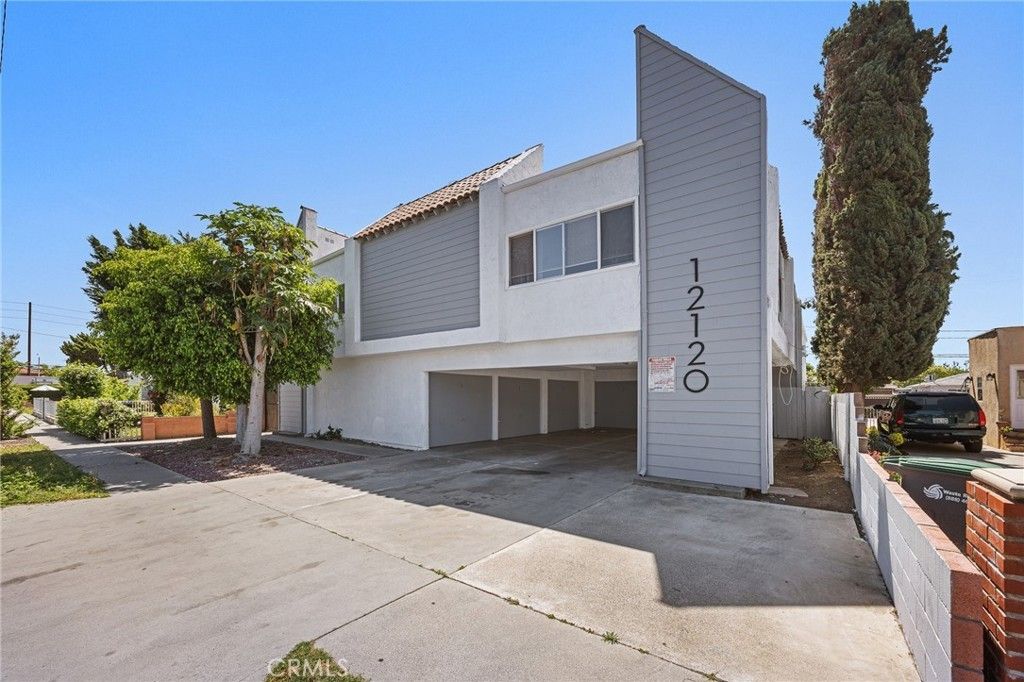 12120 215th Street, Hawaiian Gardens