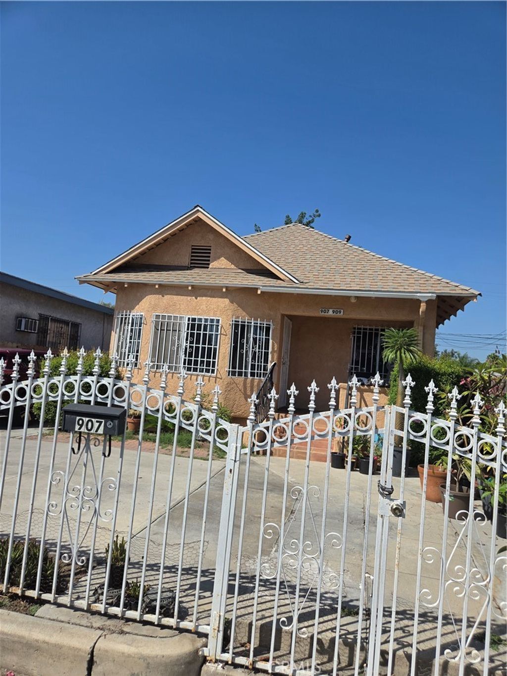 907 E 50th, Los Angeles