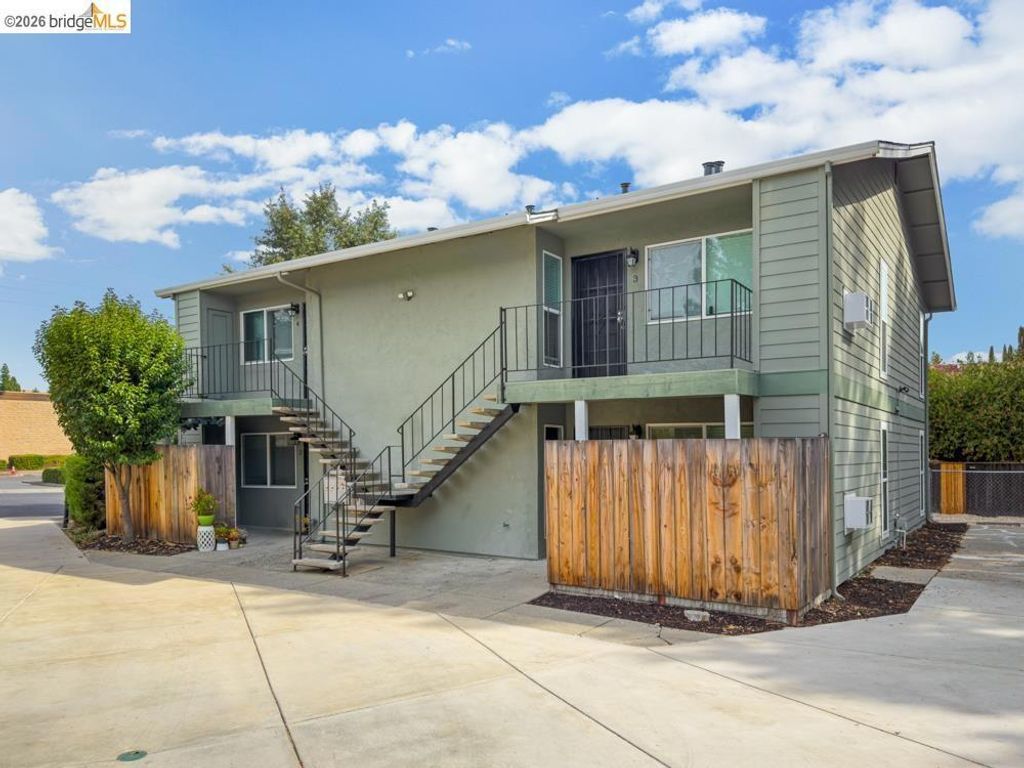 111 Virginia Hills Dr, Martinez