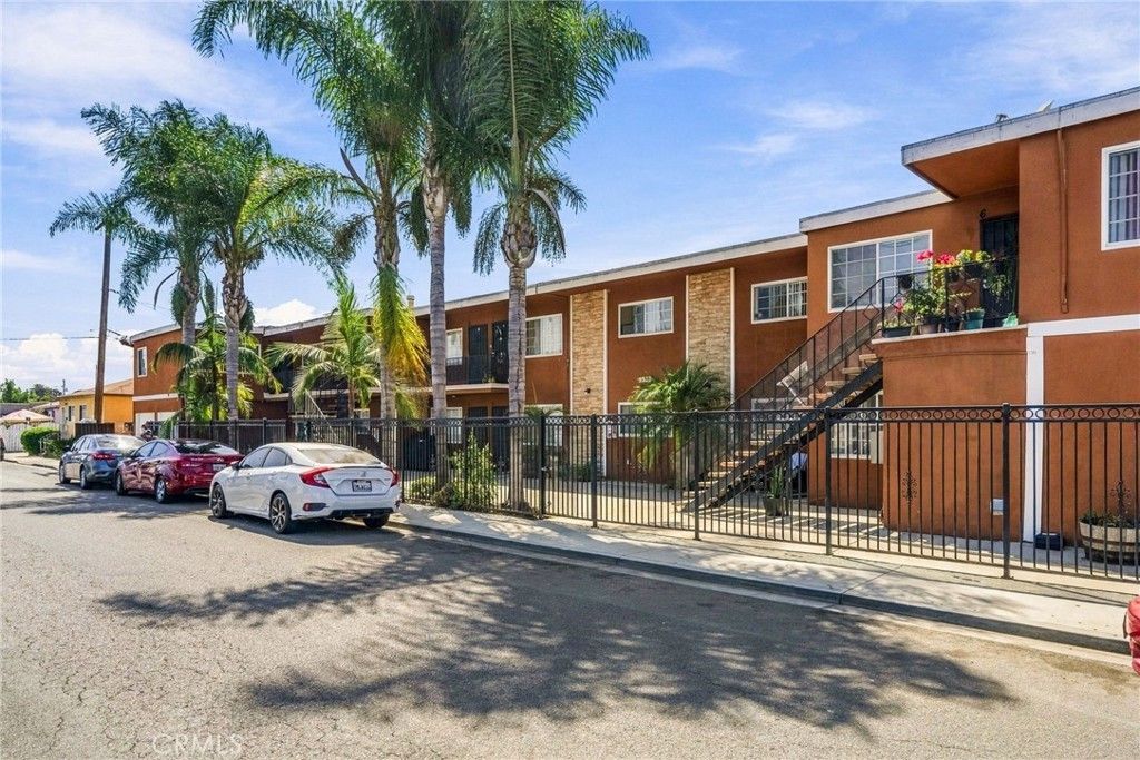 5333 Pine Avenue, Long Beach