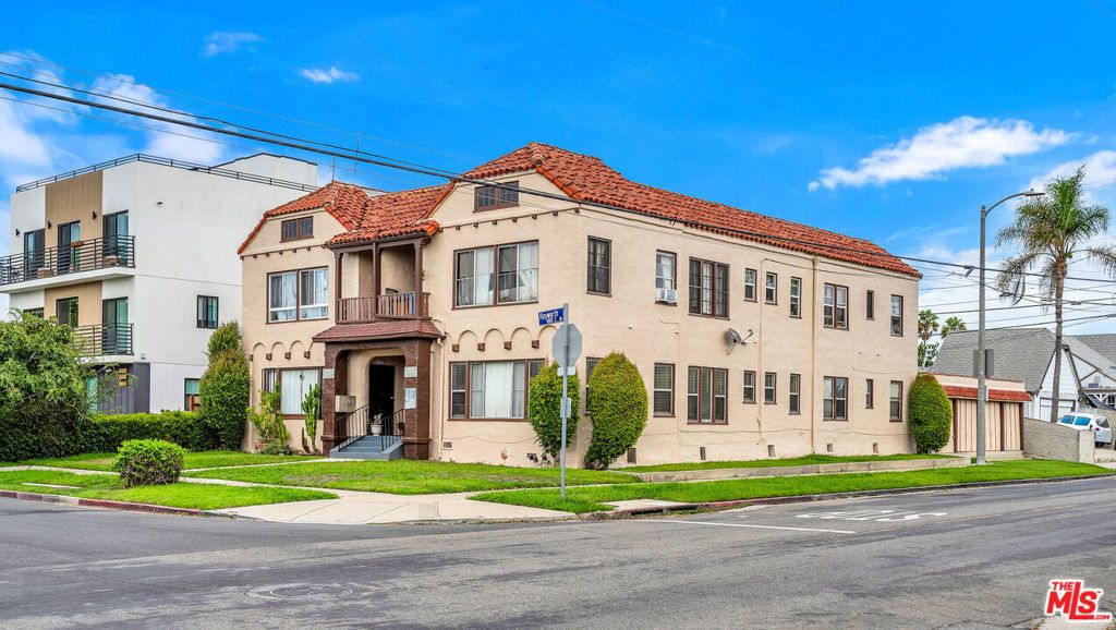 1662 S Hayworth Avenue, Los Angeles