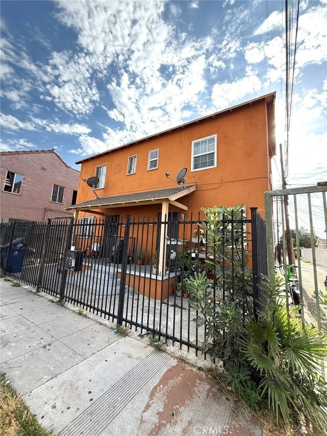 6117 S Hoover, Los Angeles