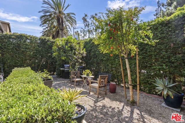 350 N San Vicente Boulevard, West Hollywood
