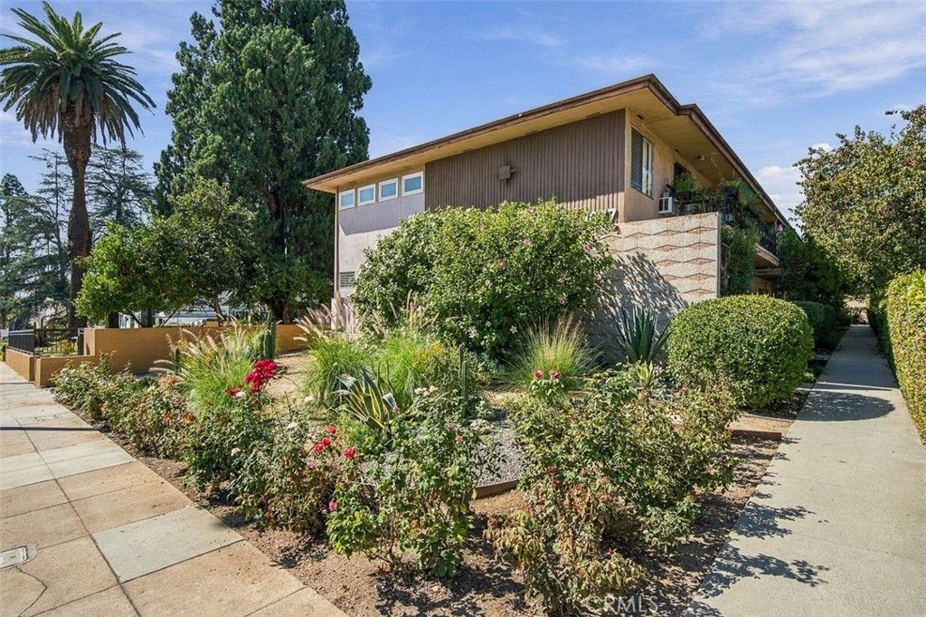 1677 N Lake, Pasadena