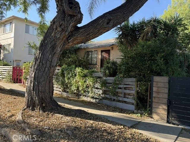 4319 Melbourne, Los Angeles