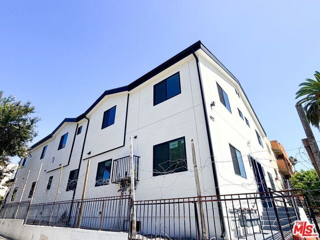4627 Rosewood Avenue, Los Angeles