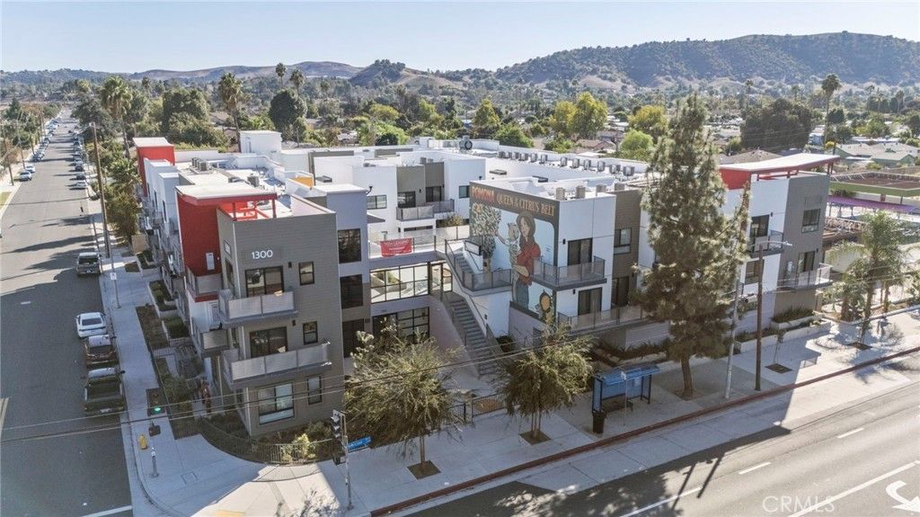1300 W Mission Boulevard # 1-33, Pomona