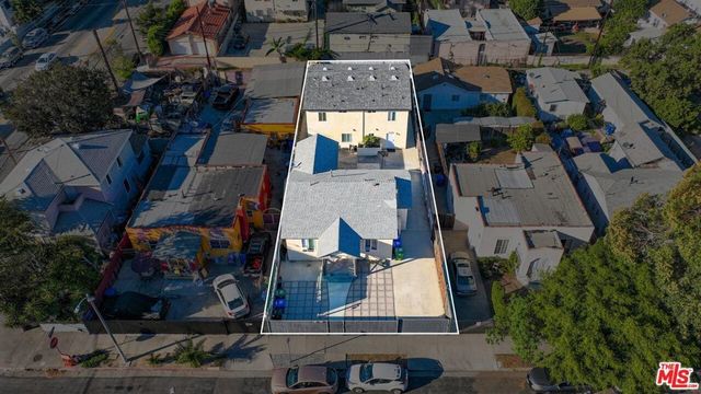 1375 W 37th Drive, Los Angeles