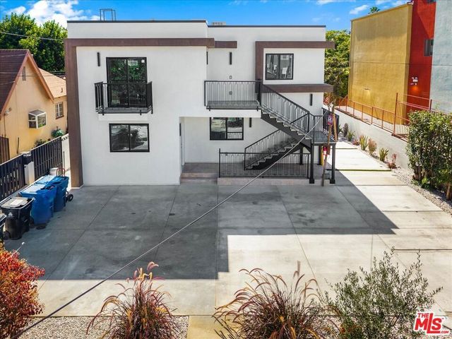 11744 Hamlin Street, North Hollywood